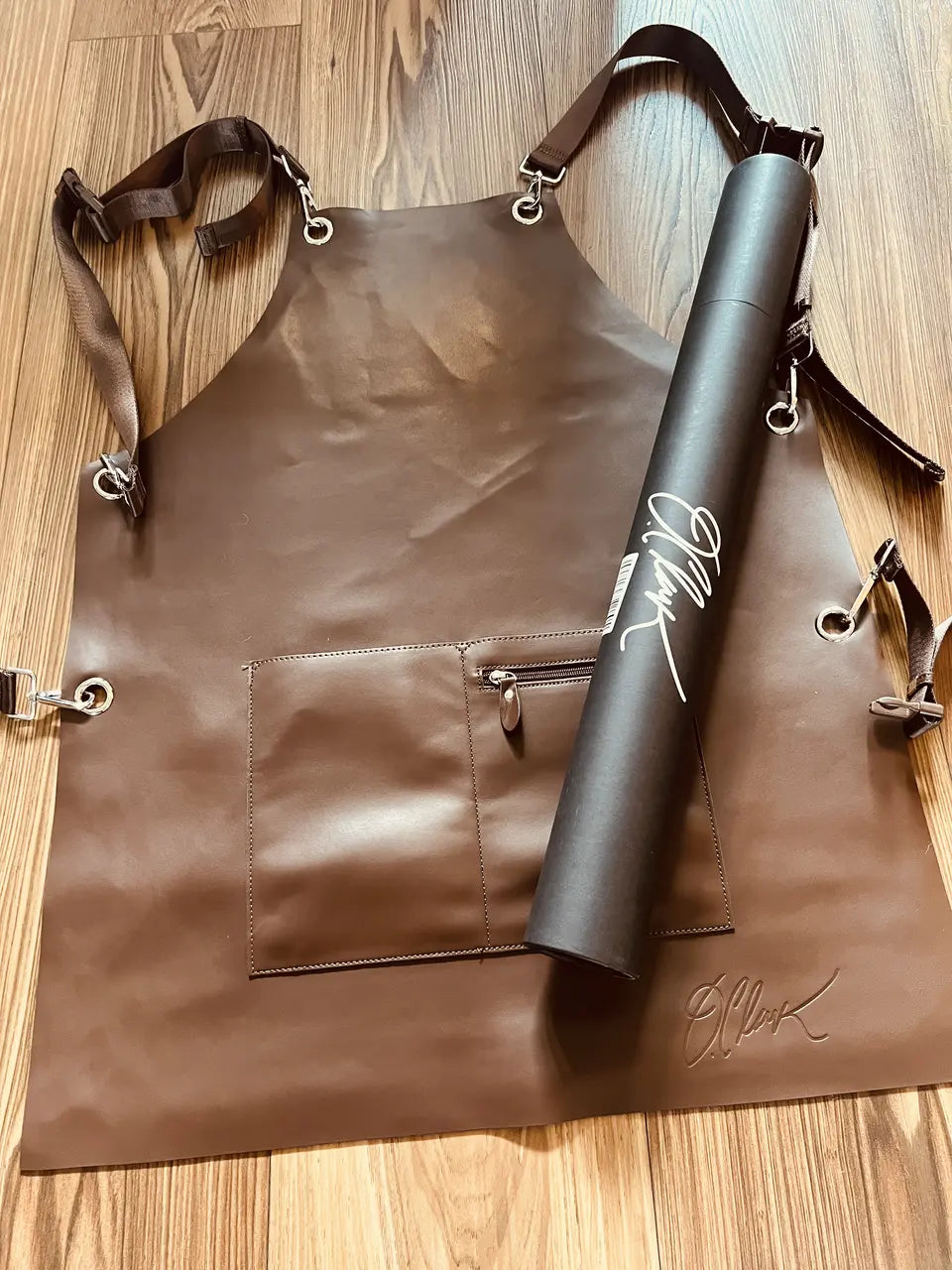 How to Choose the Perfect Stylist Apron for Your Service Industry Role